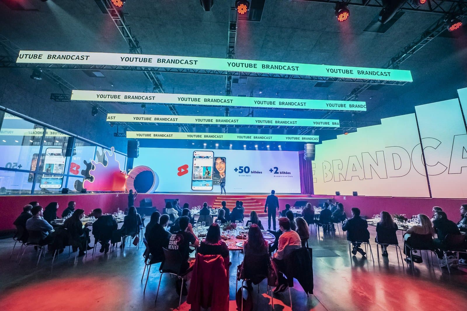 Plateia durante apresentação do YouTube Brandcast